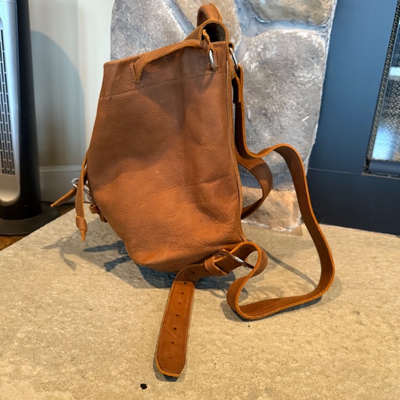 Saddleback leather 12" Tumbled Leather Backpack - Picture 4 of 6